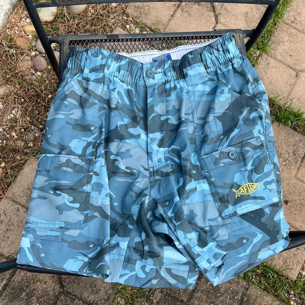 Men’s blue camo aftco shorts size 32